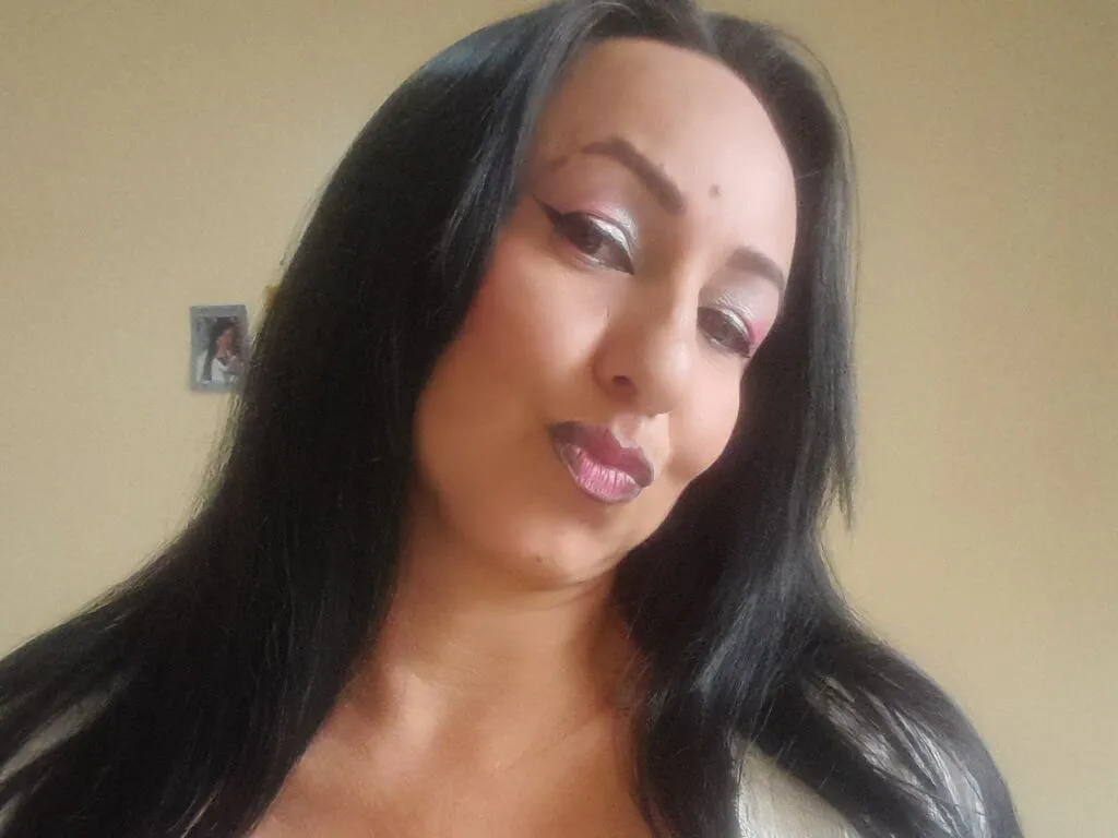 Live sex webcam photo for EmmaFror #278275245