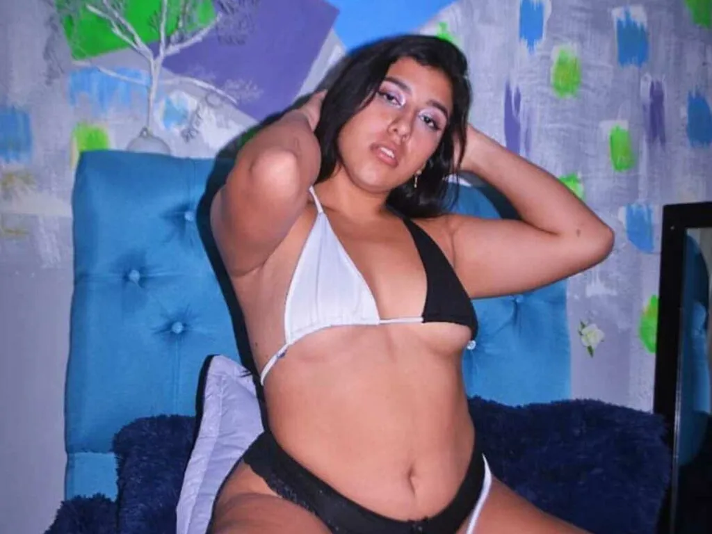 Live sex webcam photo for EmmaJoyth #277538520