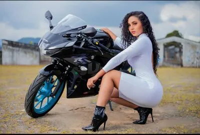 Live sex webcam photo for EmmaLower #290122184