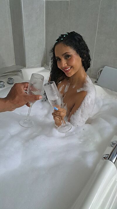 Live sex webcam photo for EmmaLower #290122208