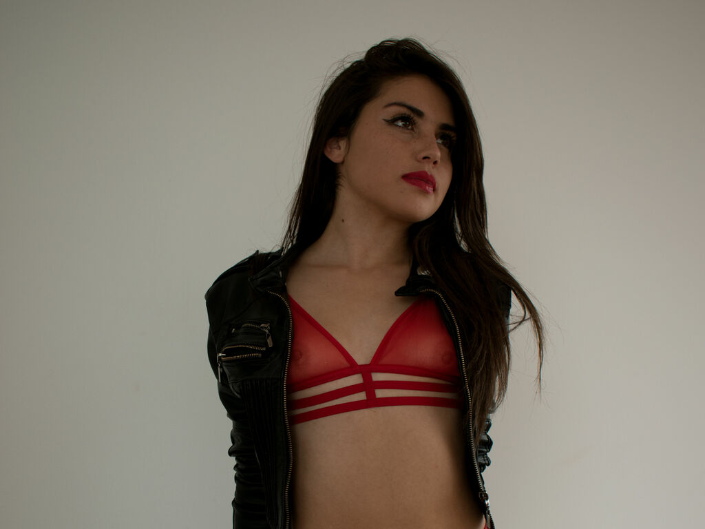 Live sex webcam photo for EmmillySaenz #276277476