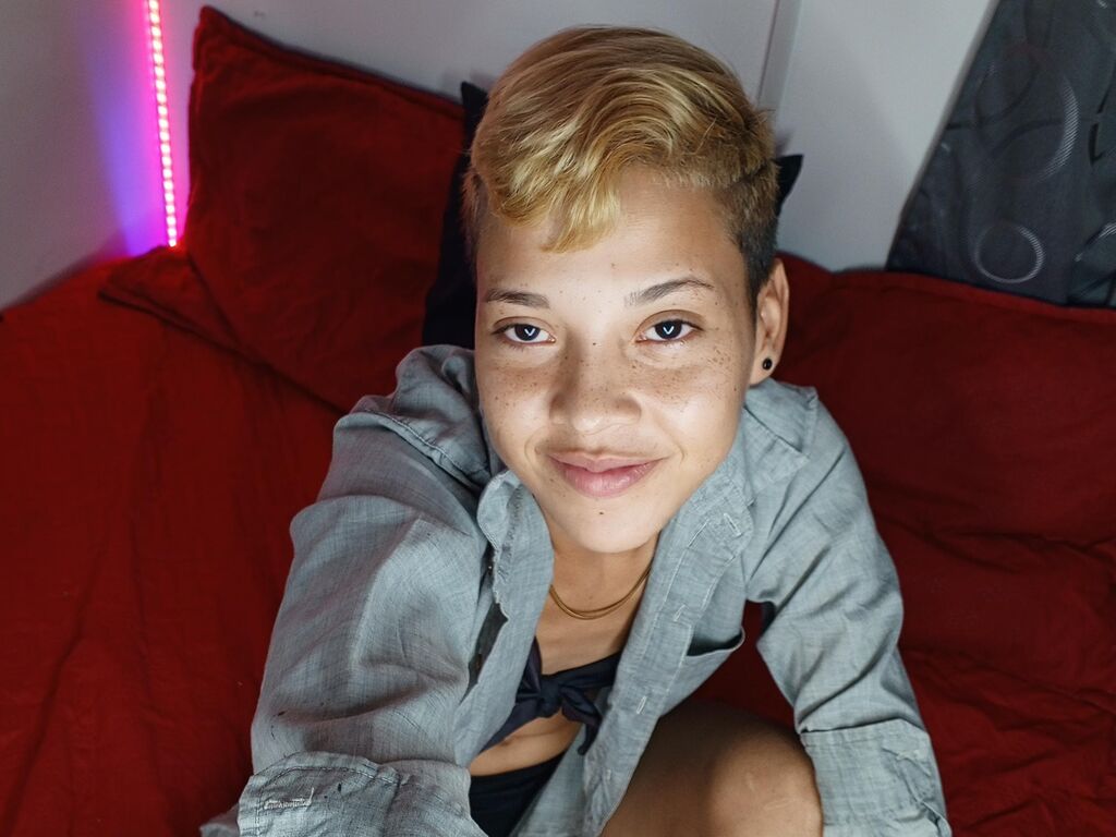 Live sex webcam photo for ErisedDaniela #278275173