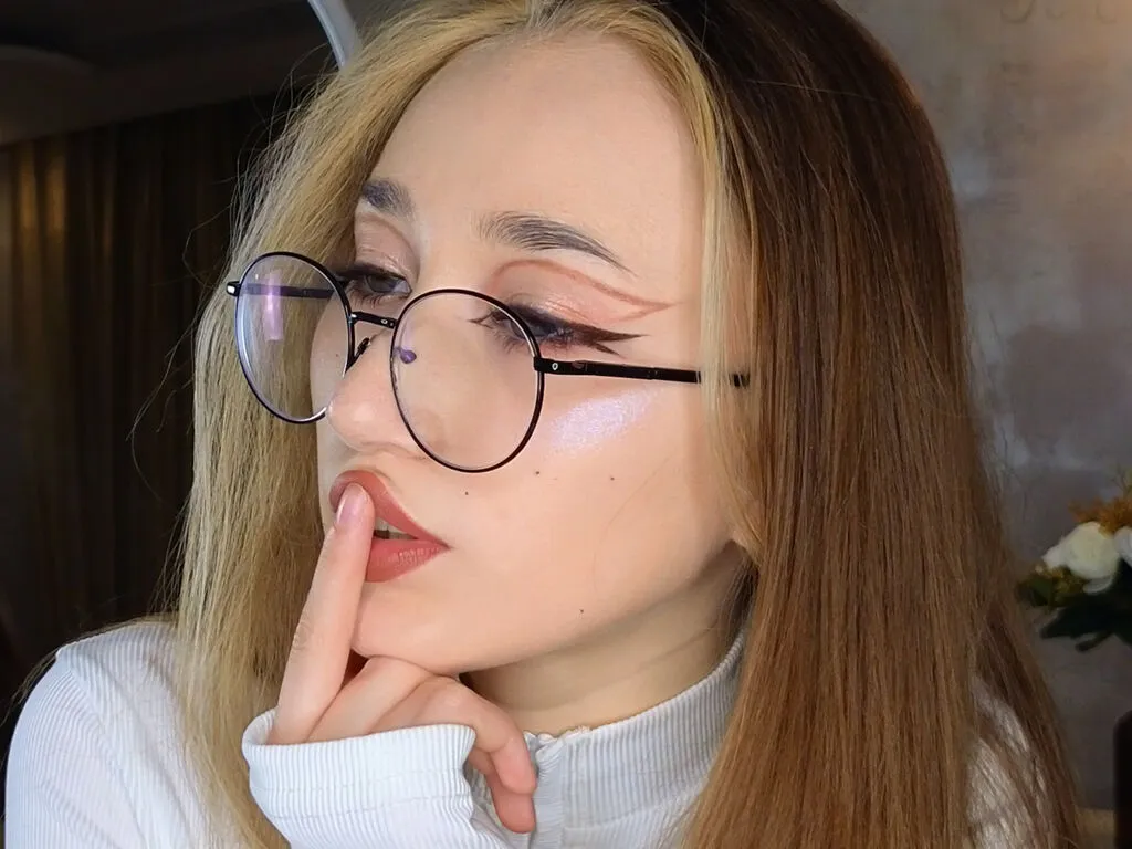 Live sex webcam photo for ErleneFigge #276904125