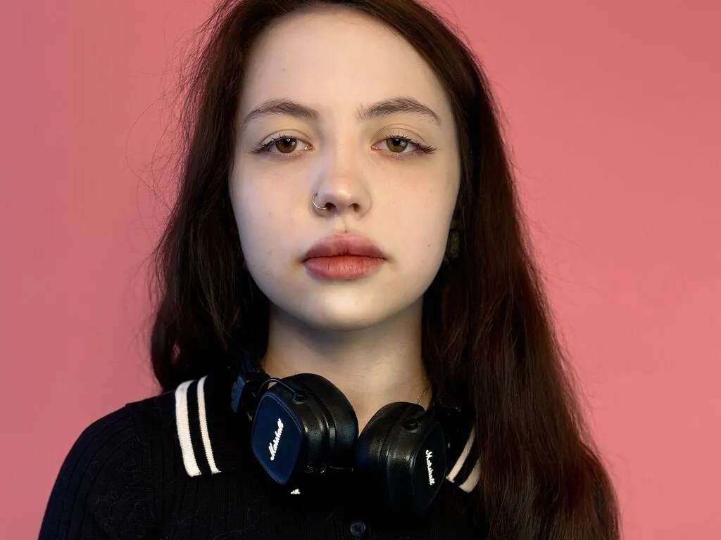 Live sex webcam photo for ErlineGoodie #277868513