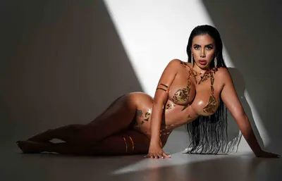 Live sex webcam photo for EstefaniaBrown #290160254
