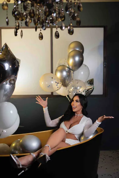 Live sex webcam photo for EstefaniaBrown #290160269