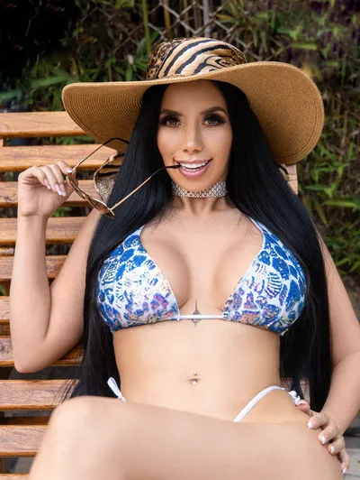 Live sex webcam photo for EstefaniaBrown #290160645