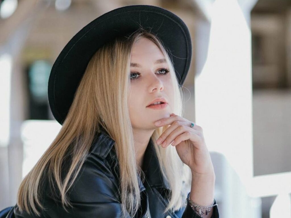 Live sex webcam photo for EvaLoksi #277540980