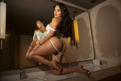 Live sex webcam photo for FabianaLima #290123339