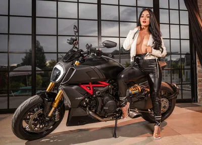 Live sex webcam photo for FabianaLima #290123494