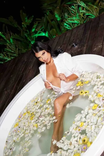 Live sex webcam photo for FernandaGreco #290158412