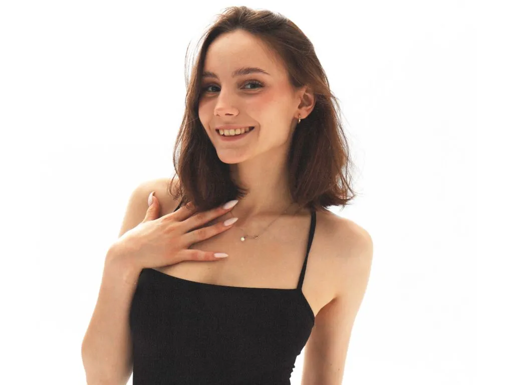 Live sex webcam photo for FloraDarbyshire