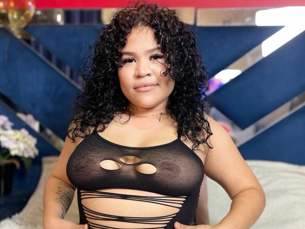 Live sex webcam photo for GemmaGracee #277003487