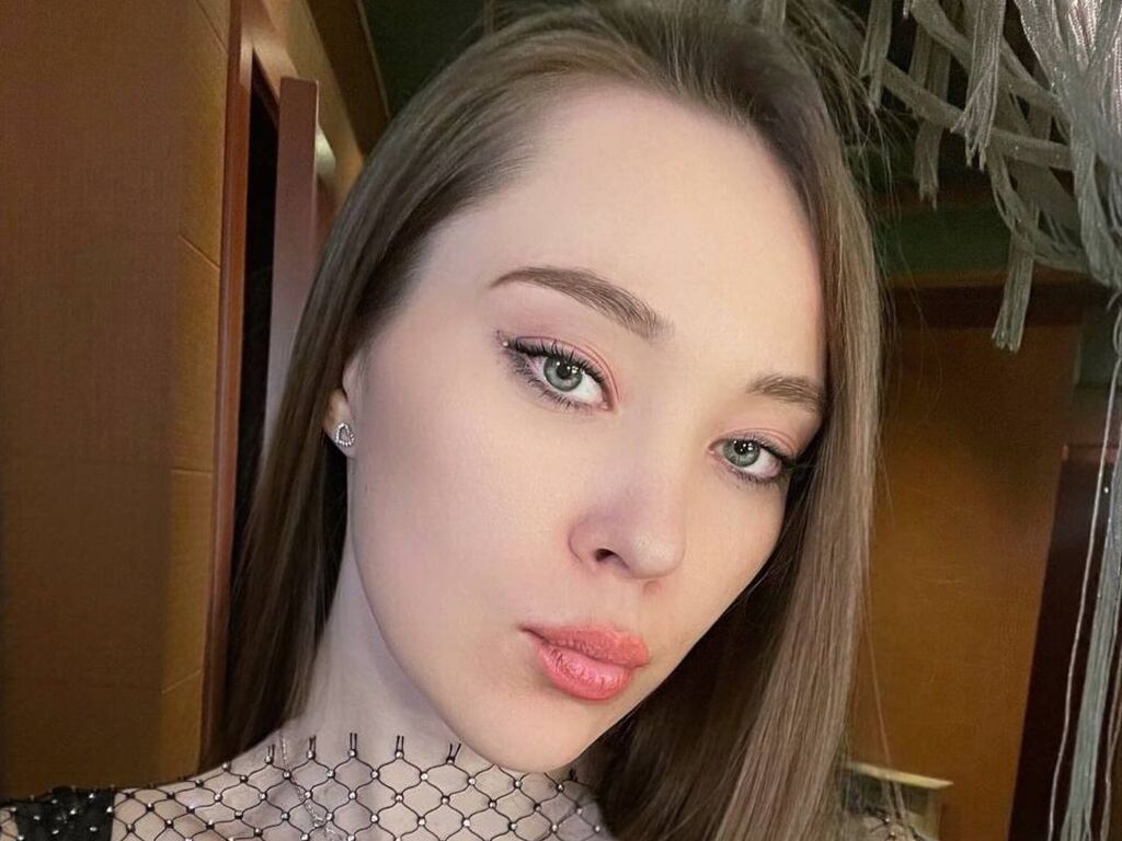 Live sex webcam photo for GemmaGrandon #277137962