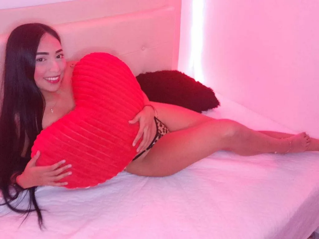 Live sex webcam photo for GeorginWilliams #276155370