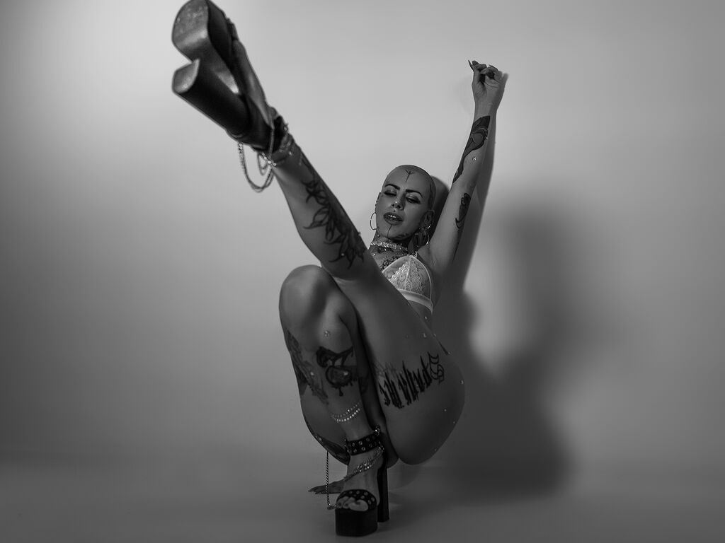 Live sex webcam photo for GinebraFoster #277556297