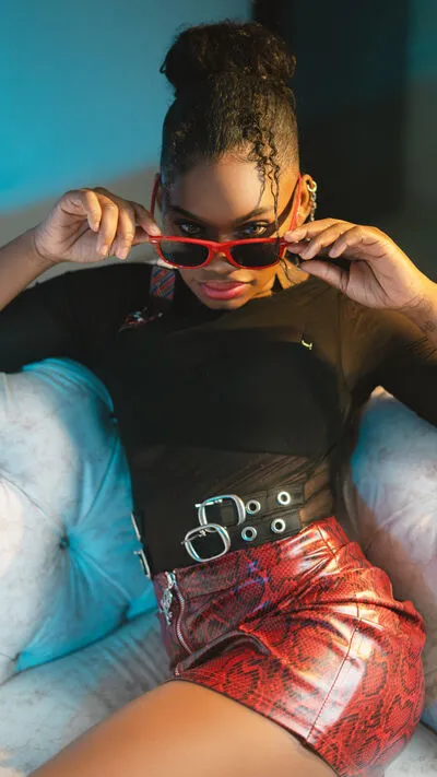 Live sex webcam photo for GiselleMina #290127588