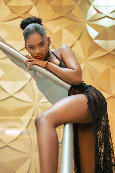 Live sex webcam photo for GiselleMina #290127591