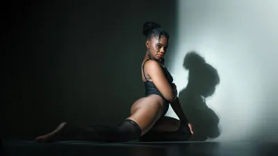 Live sex webcam photo for GiselleMina #290127595