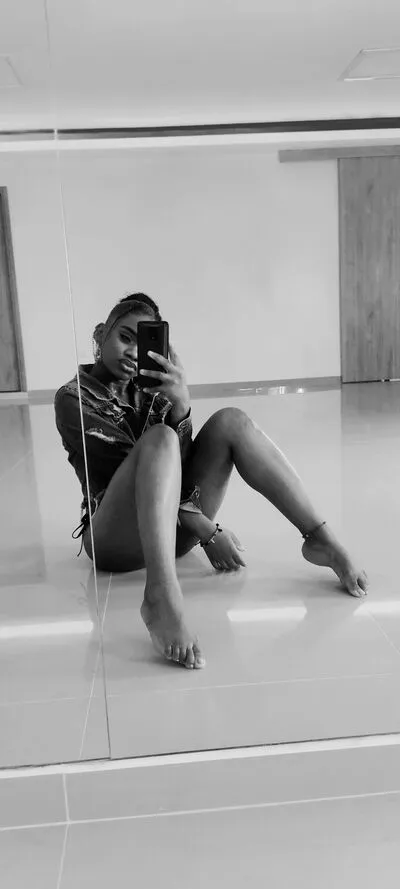 Live sex webcam photo for GiselleMina #290127603