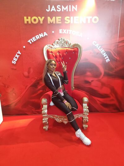 Live sex webcam photo for GiselleMina #290127614