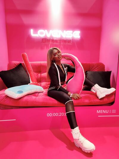 Live sex webcam photo for GiselleMina #290127616