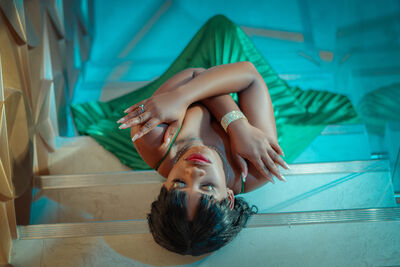 Live sex webcam photo for GiselleMina #290127630