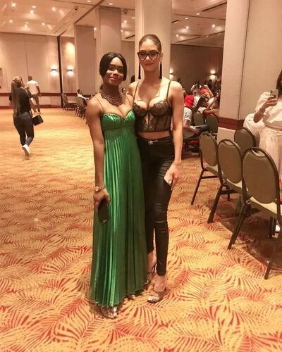 Live sex webcam photo for GiselleMina #290127641