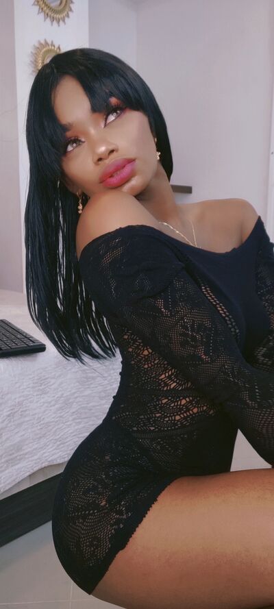 Live sex webcam photo for GiselleMina #290127665