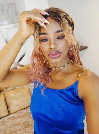 Live sex webcam photo for GiselleMina #290127697