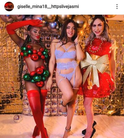 Live sex webcam photo for GiselleMina #290127740