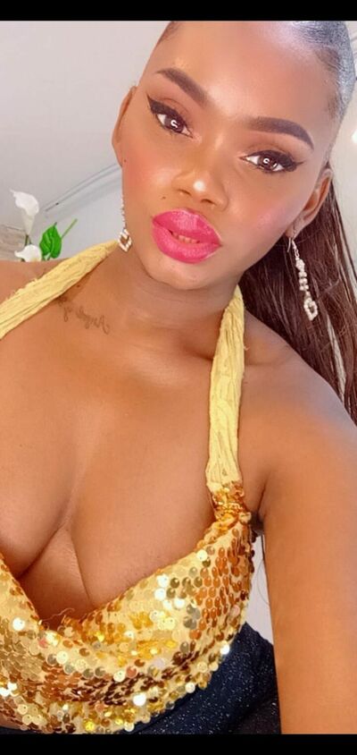 Live sex webcam photo for GiselleMina #290127771