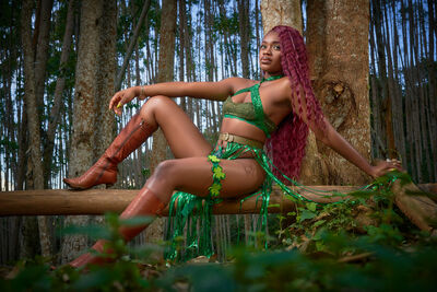 Live sex webcam photo for GiselleMina #290127793