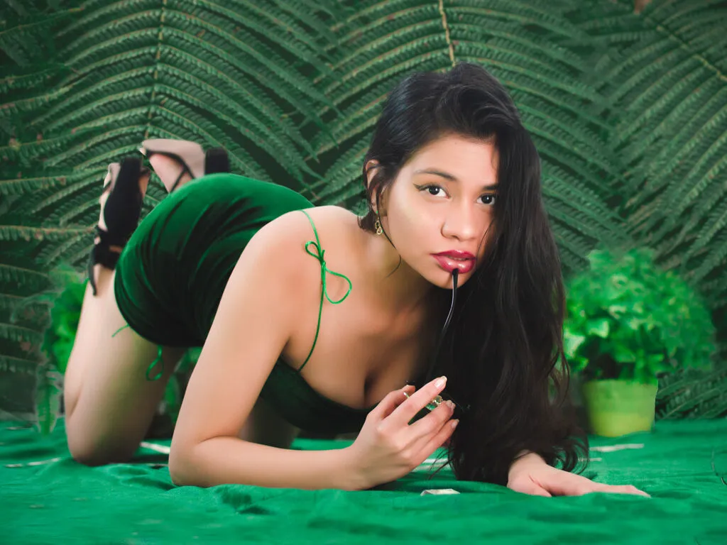 Live sex webcam photo for GraceGraham #276444541