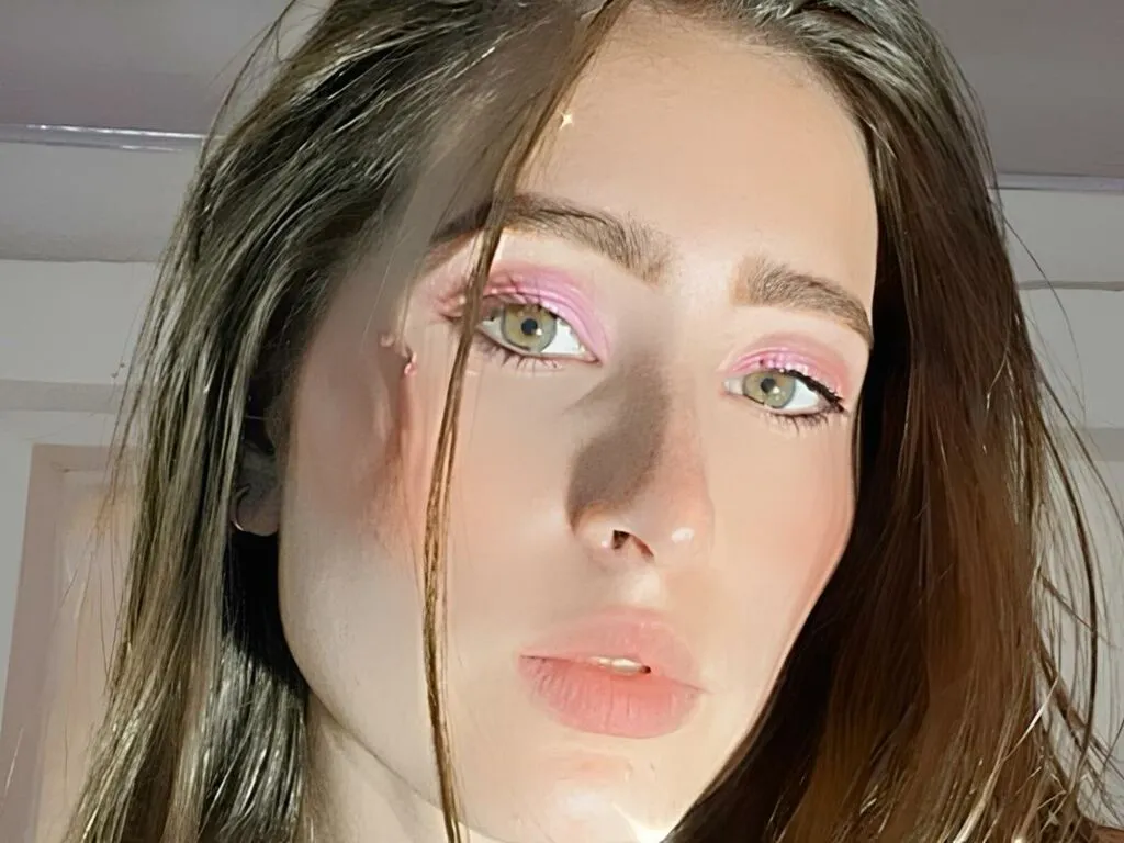 Live sex webcam photo for GreciaRain #277408138