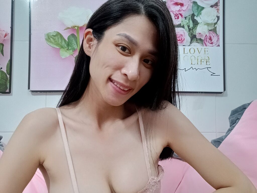 Live sex webcam photo for HamiSarah #275801103