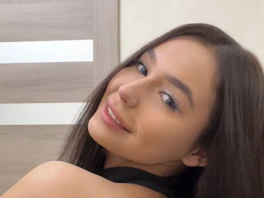 Live sex webcam photo for HannahRo #276131154