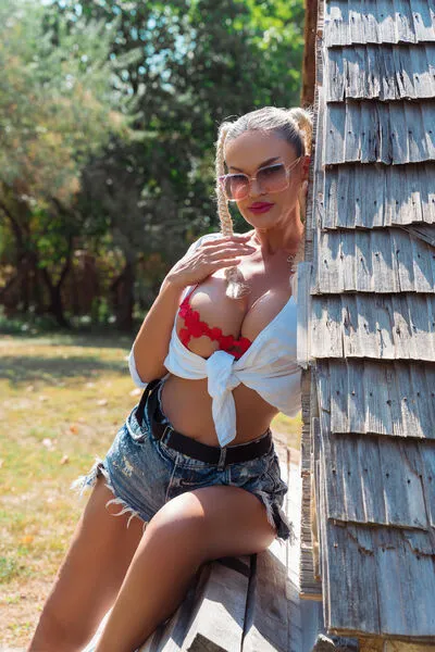 Live sex webcam photo for HannahSeenan #290156794