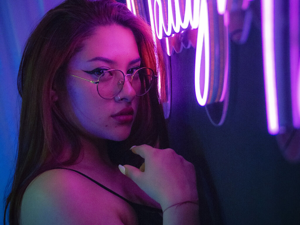 Live sex webcam photo for HannieRizzo #276329757