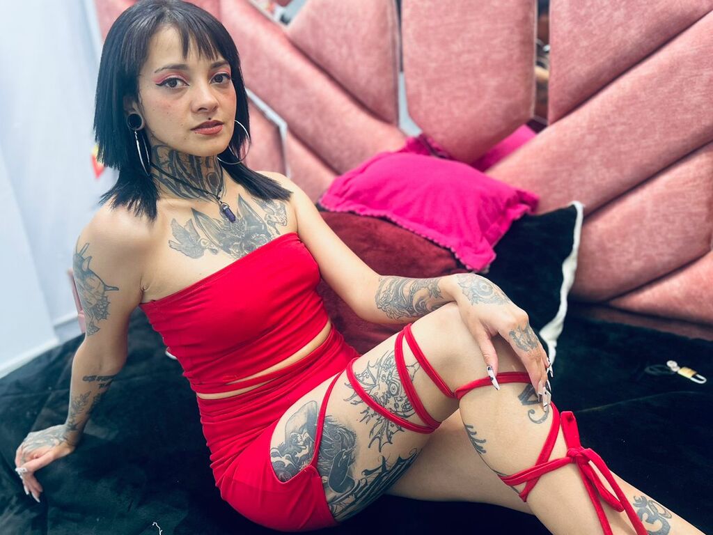 Live sex webcam photo for HanyaJhons #277525381