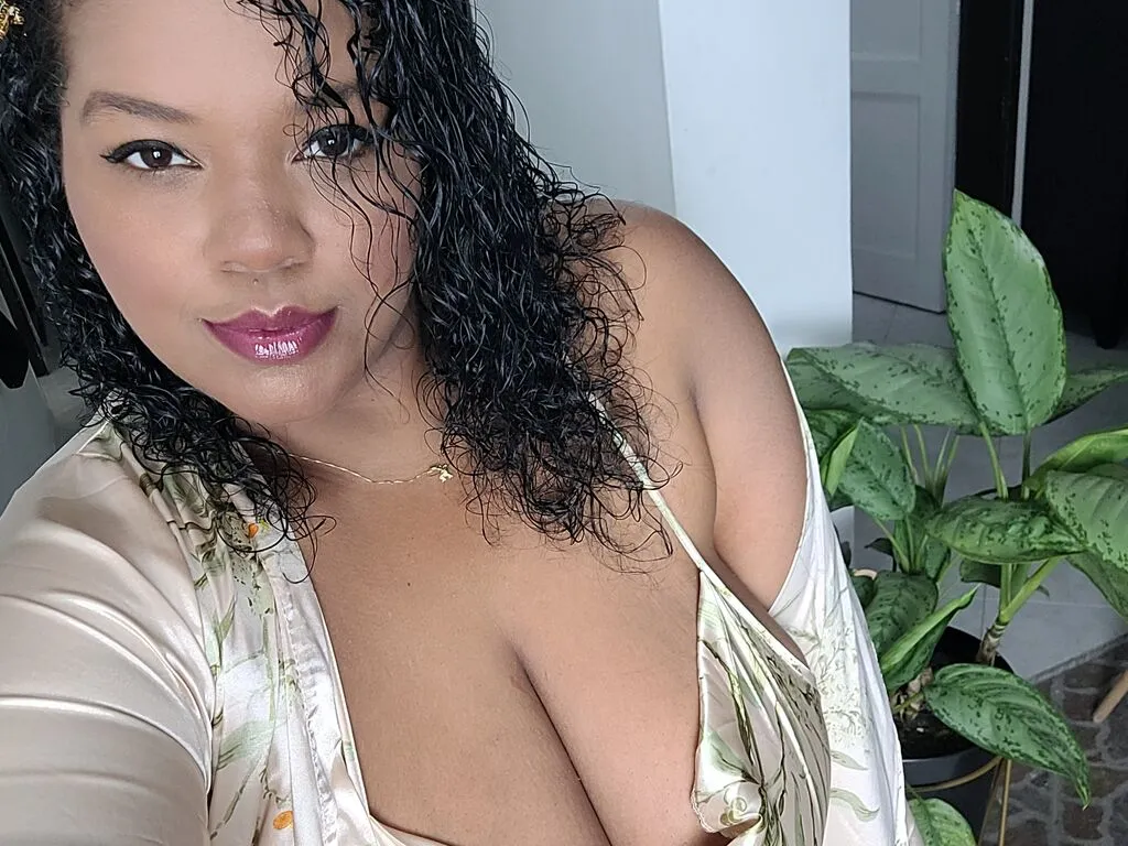 Live sex webcam photo for HarlyRouse #276779807