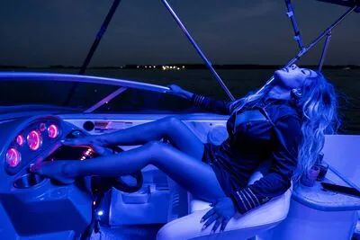 Live sex webcam photo for HeleneRossy #290159914