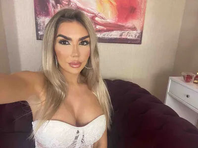 Live sex webcam photo for HeleneRossy #290159917