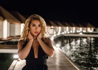 Live sex webcam photo for HeleneRossy #290159935