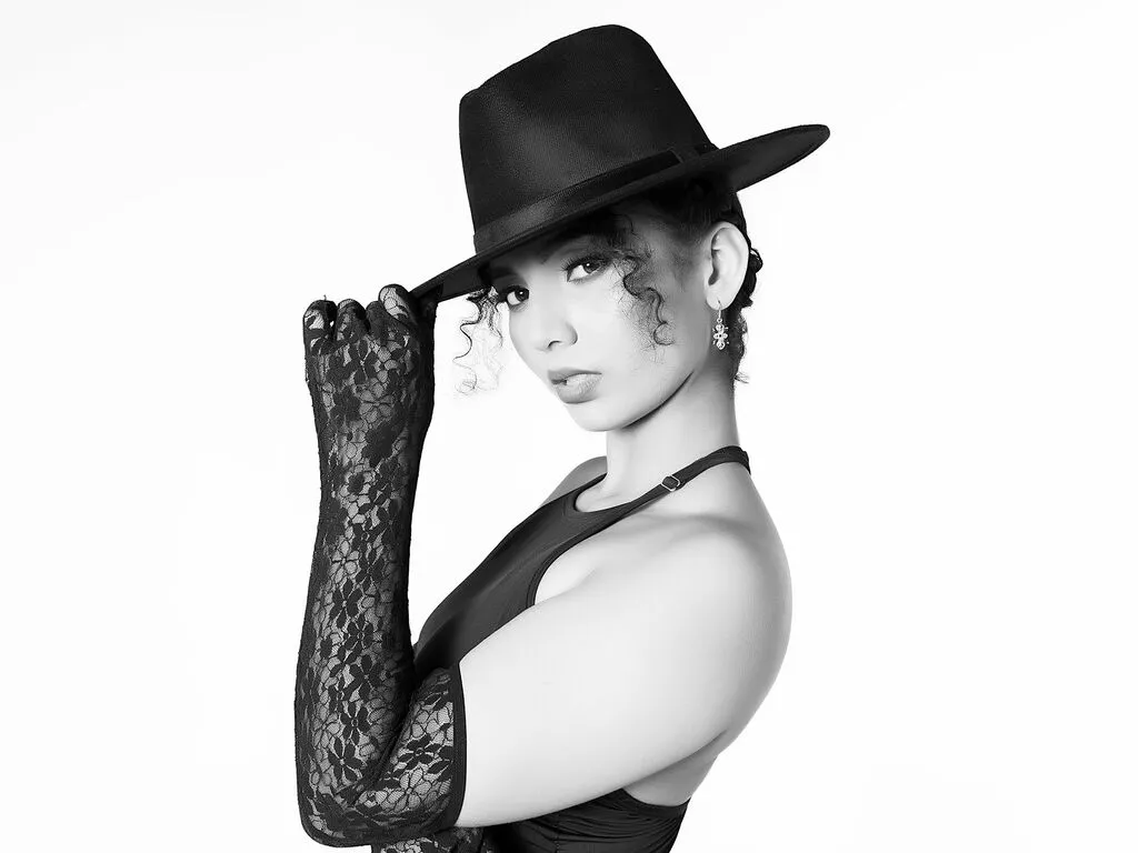 Live sex webcam photo for HellenBeckham #276159969