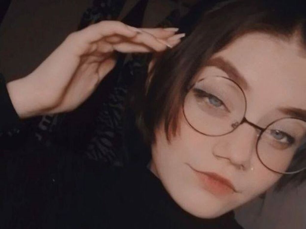 Live sex webcam photo for HenriettaBoman #277944522