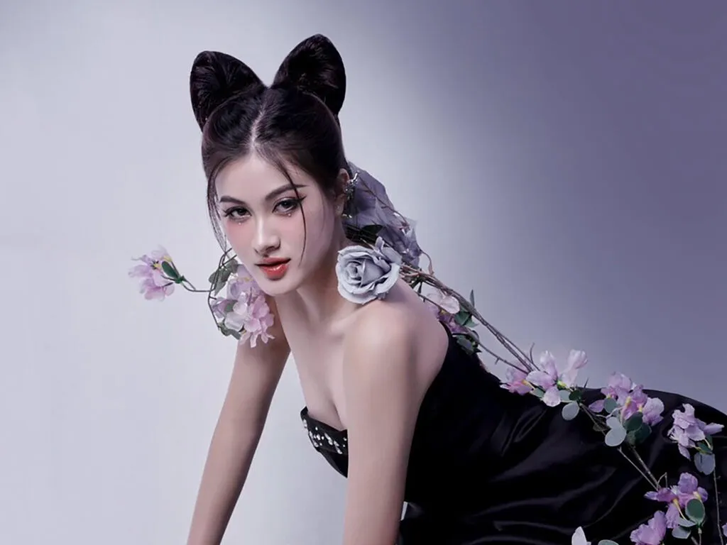 Live sex webcam photo for HildaYong #276285549