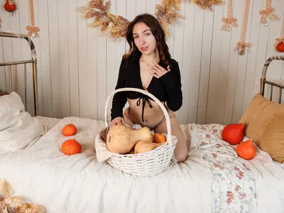 Live sex webcam photo for HoneyBlair #290136375