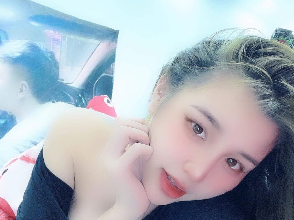 Live sex webcam photo for HuonganhWillian #275825972