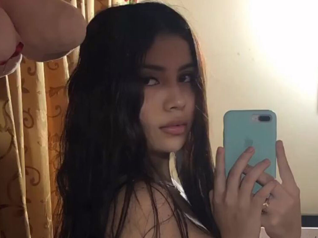 Live sex webcam photo for ImizaWeber #277122099